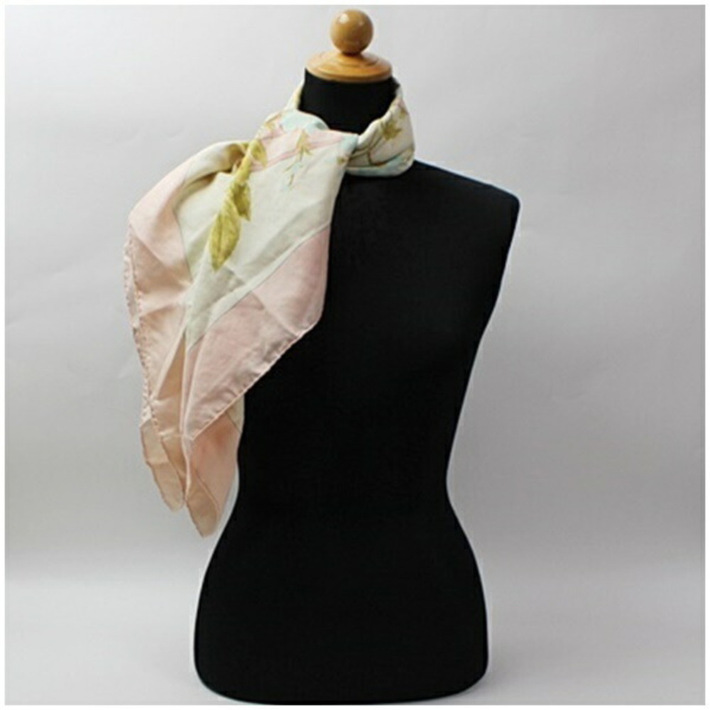 Hermes scarf/muffler, Carre 90, Romantic, for women. - Picture 4 of 8